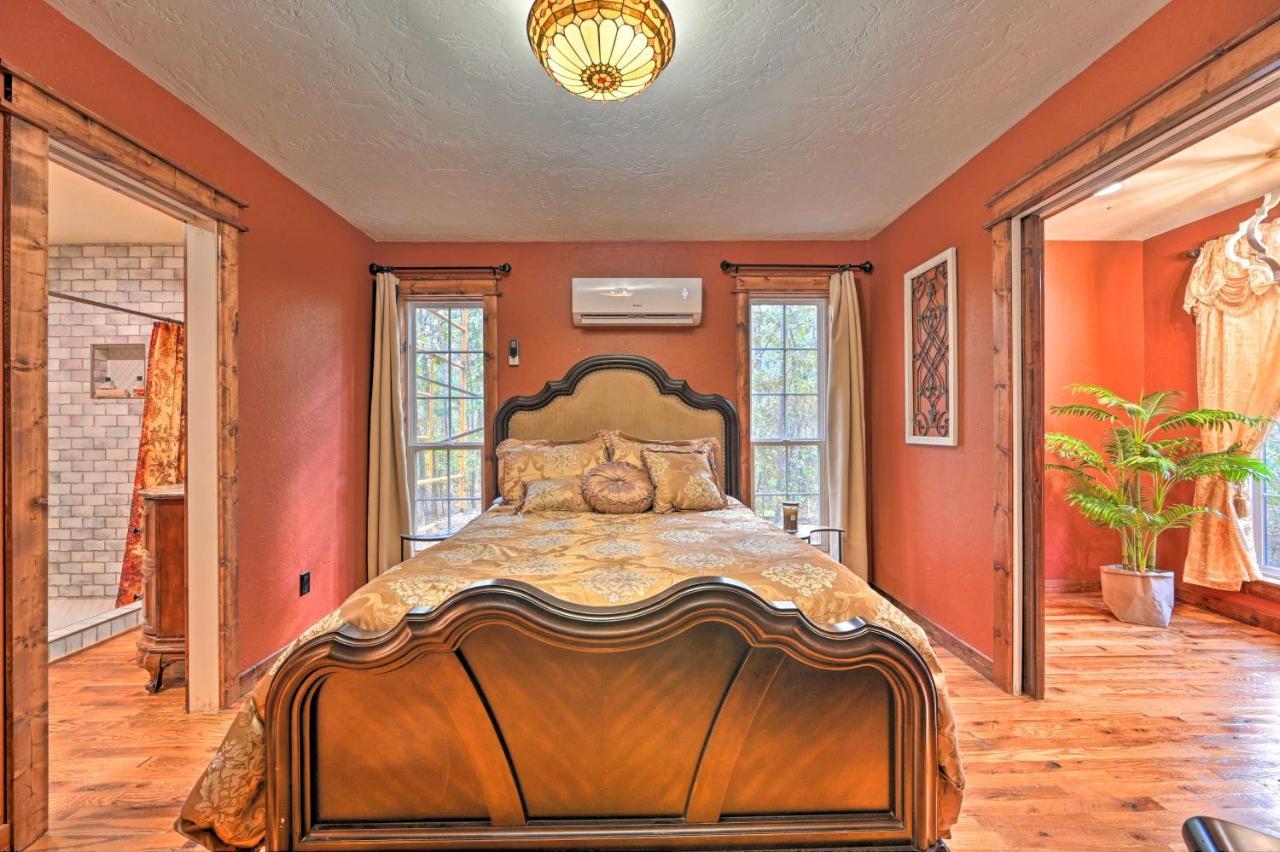 Tudor-Style Broken Bow Cottage With Hot Tub And Decks! Stephens Gap Eksteriør billede