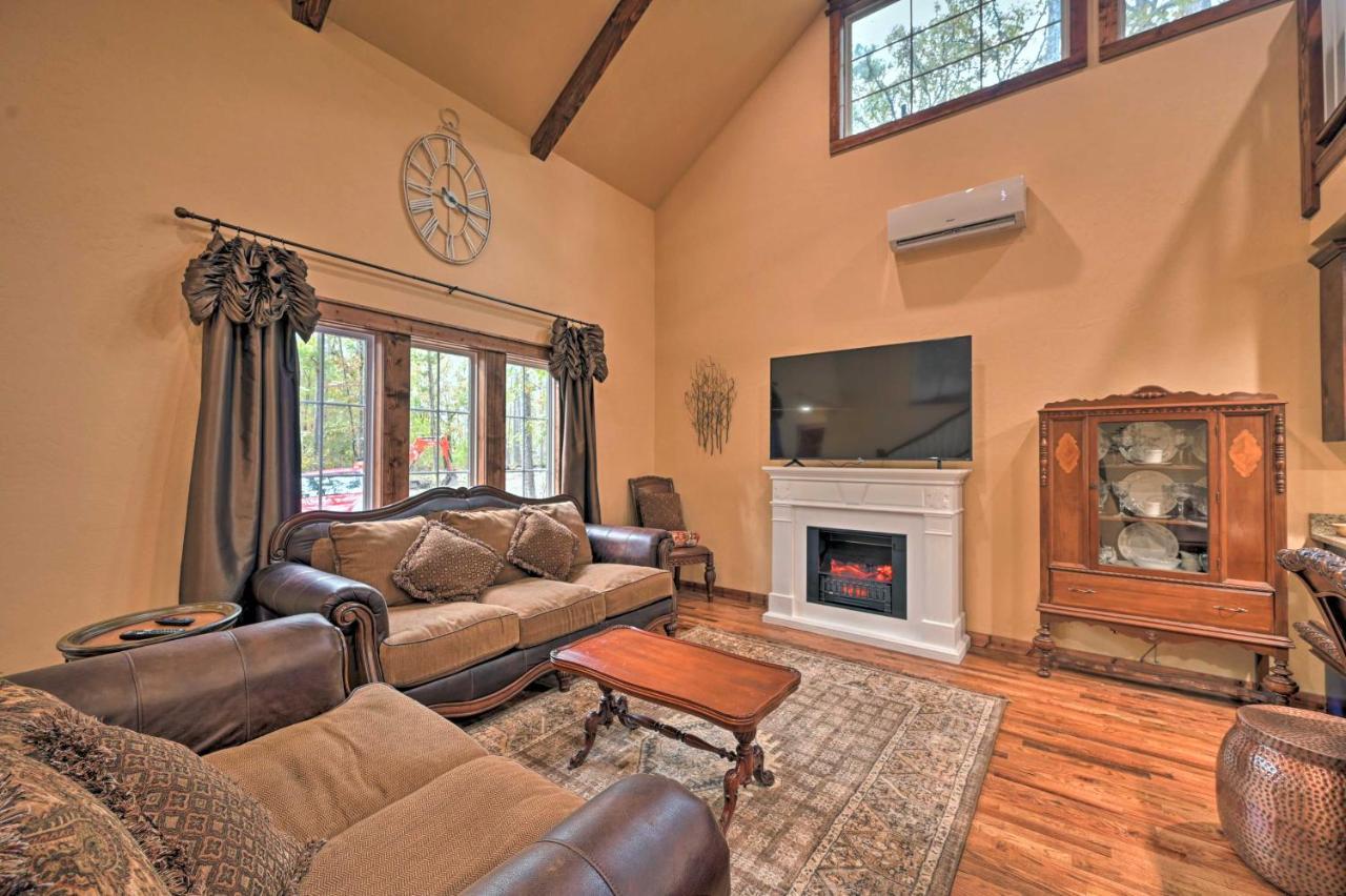 Tudor-Style Broken Bow Cottage With Hot Tub And Decks! Stephens Gap Eksteriør billede