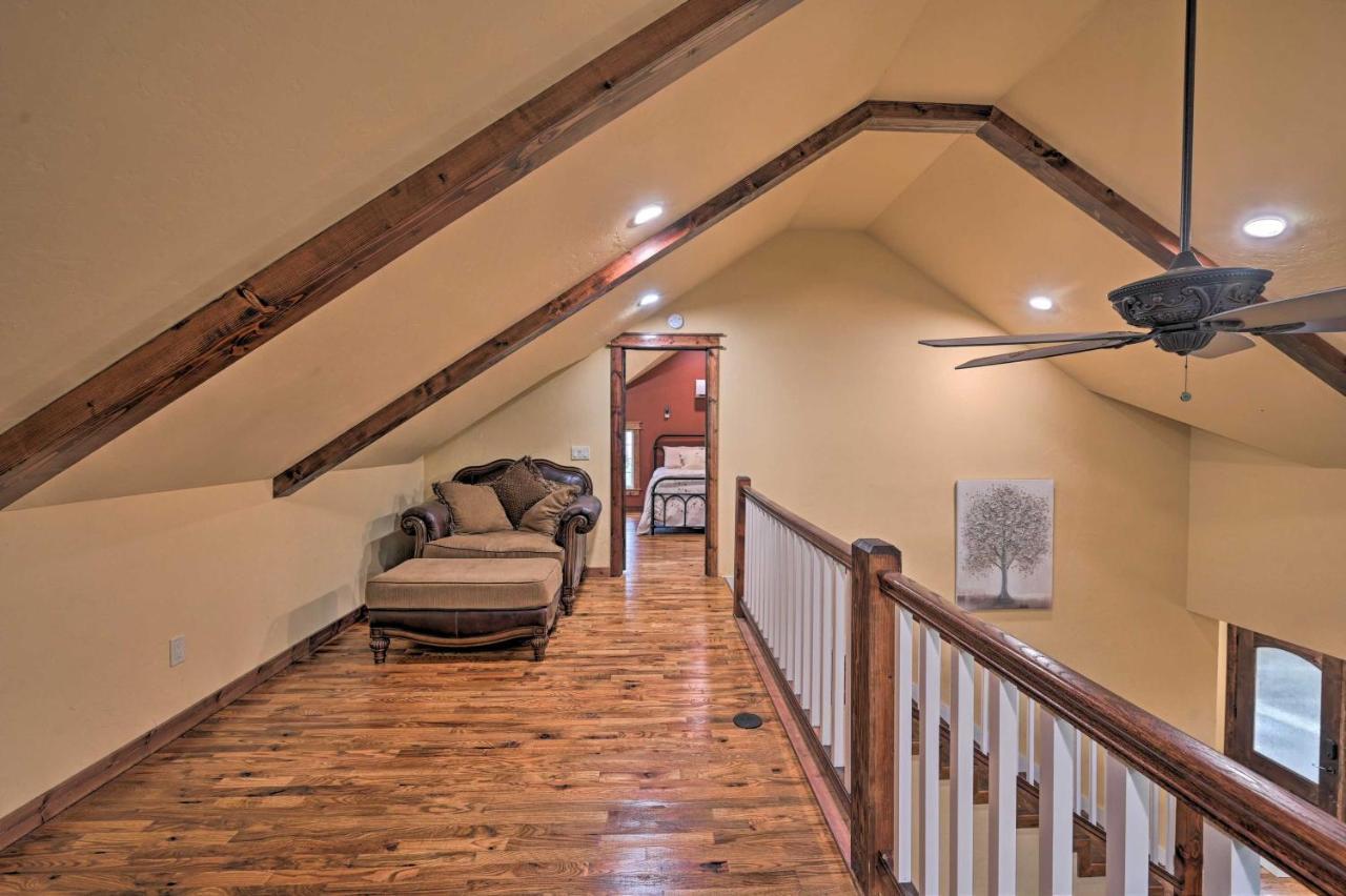 Tudor-Style Broken Bow Cottage With Hot Tub And Decks! Stephens Gap Eksteriør billede