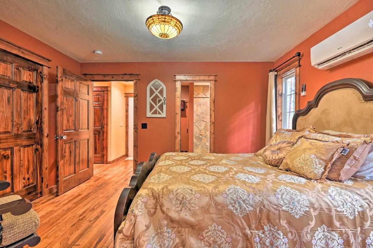 Tudor-Style Broken Bow Cottage With Hot Tub And Decks! Stephens Gap Eksteriør billede