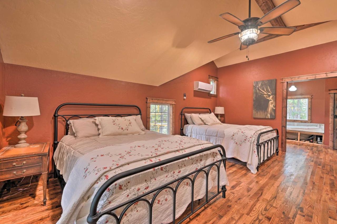Tudor-Style Broken Bow Cottage With Hot Tub And Decks! Stephens Gap Eksteriør billede