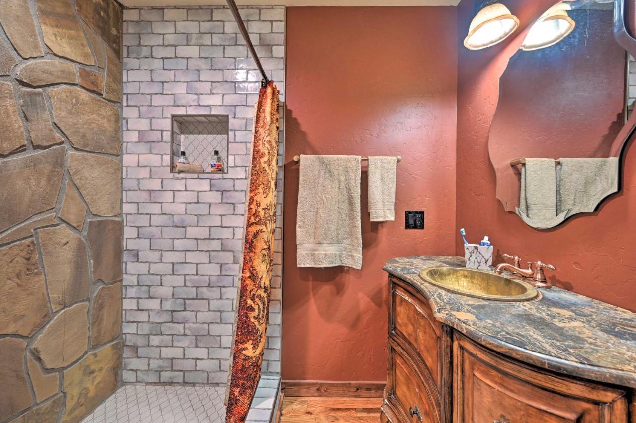 Tudor-Style Broken Bow Cottage With Hot Tub And Decks! Stephens Gap Eksteriør billede