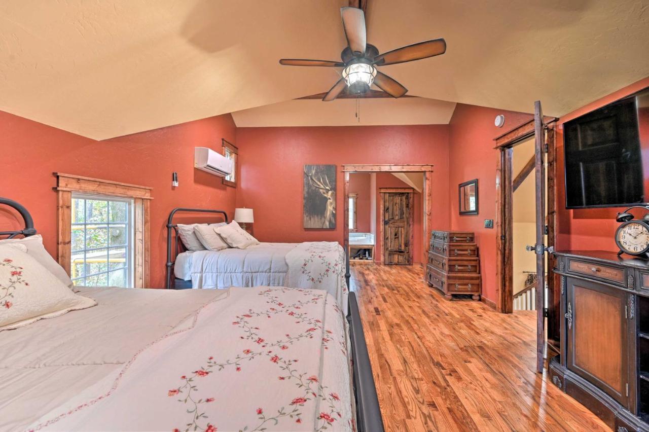 Tudor-Style Broken Bow Cottage With Hot Tub And Decks! Stephens Gap Eksteriør billede